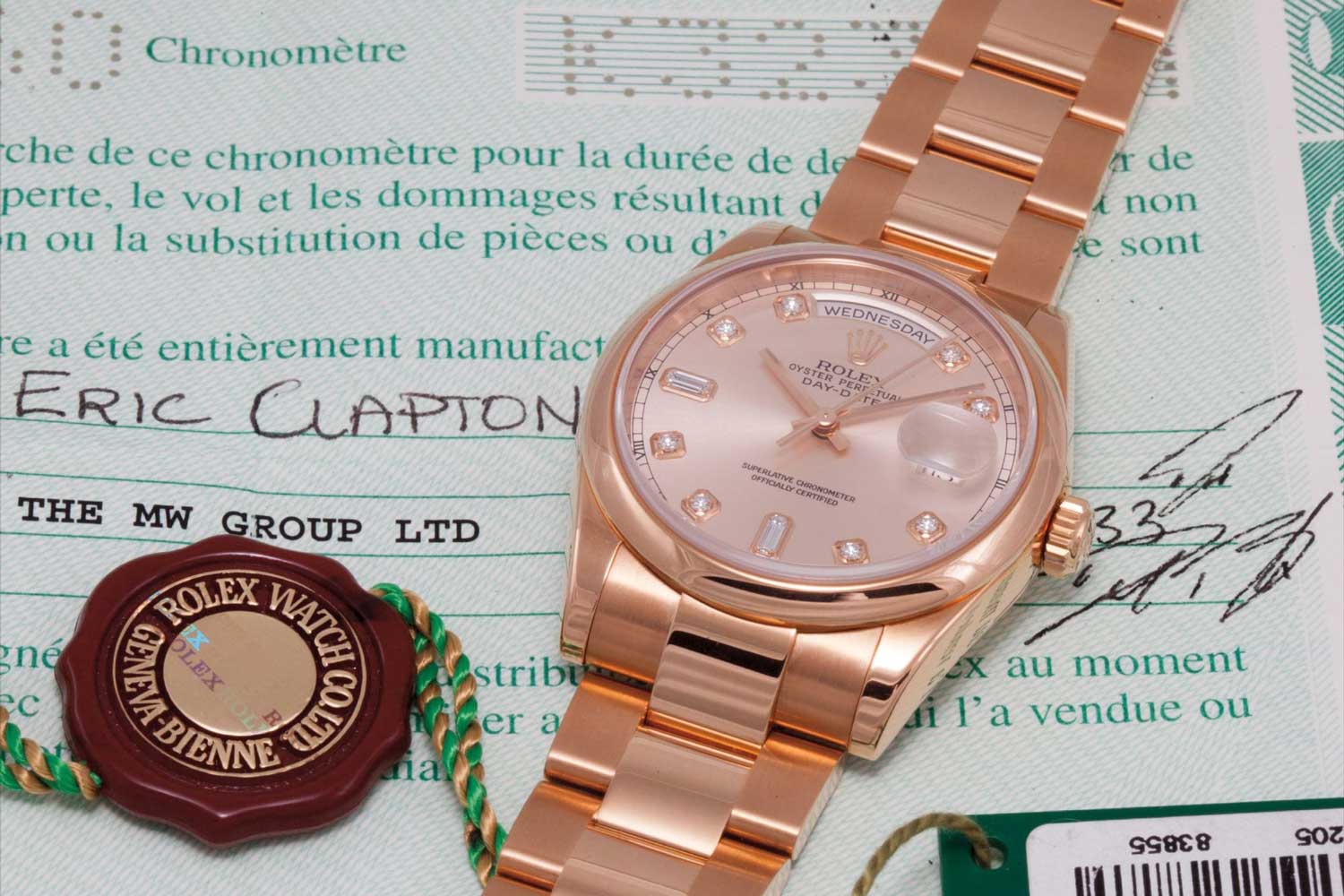 Một chiếc đồng hồ đeo tay lịch có kim cương và vàng hồng với kim giây ở giữa và mặt số màu hồng, trước đây thuộc bộ sưu tập của Sir Eric Clapton.  (Hình ảnh: Phillips)